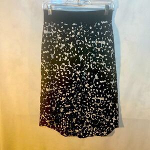 52-1 CABI black white floral high-low hem faux wrap pull on skirt XS